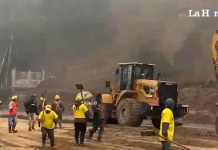 #LHActualiza: Brigadistas quedan atrapados por nuevo derrumbe pero autoridades dicen que ya fueron rescatados Kilómetro 24 de carretera a El Salvador. Foto La Hora: José Orozco.