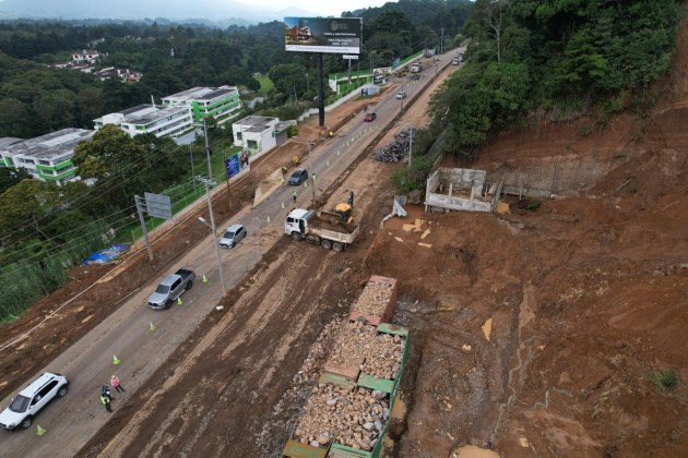 Así se ve el Km 24 de CAES, luego de once días de trabajo, y un carril habilitado. Foto La Hora: Fabricio Alonzo
