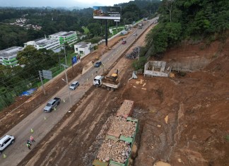 Así se ve el Km 24 de CAES, luego de once días de trabajo, y un carril habilitado. Foto La Hora: Fabricio Alonzo