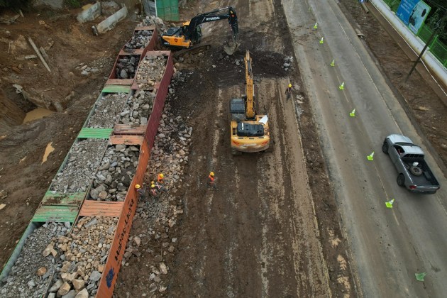 Maquinaria trabajando en el área afectada. Foto La Hora: Fabricio Alonzo