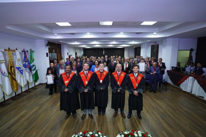 La Junta Directiva del Colegio de Abogados y Notarios de Guatemala. Foto La Hora: Cang.