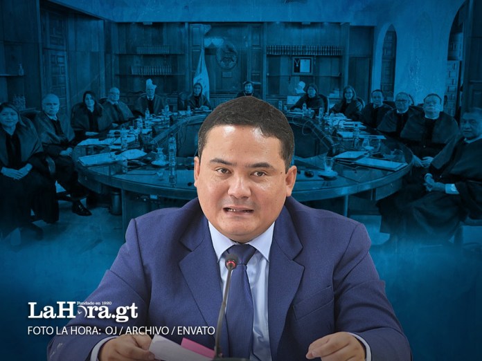 Los magistrados suman una división más a sus discusiones tras la decisión de iniciar el proceso de posible destitución contra Fredy Orellana. Arte La Hora: Alejandro Ramírez