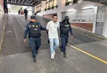 PNC frustra ataque armado y captura a presunto pandillero de la MS-13 en zona 18. Foto La Hora: PNC.
