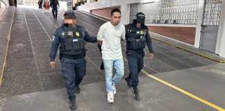 PNC frustra ataque armado y captura a presunto pandillero de la MS-13 en zona 18. Foto La Hora: PNC.