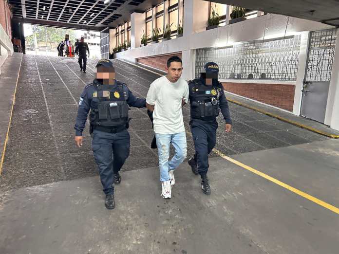 Captura PNC frustra ataque armado y captura a presunto pandillero de la MS-13 en zona 18. Foto La Hora: PNC.