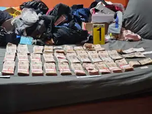 Incautan más de Q300 mil en efectivo durante allanamiento en la zona 4 de Mixco