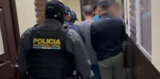 Hombres capturados por presunto autosecuestro en Mixco. Foto La Hora: PNC