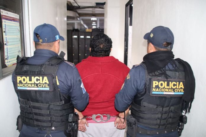 Capturan a presunto piloto de taxi pirata Presunto piloto de