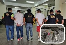Capturan a tres hombres que presuntamente iban a negociar armas de fuego en el parqueo de un centro comercial de Villa Nueva Hombres capturados por presuntamente transaccionar armas de fuego en un centro comercial de Villa Nueva. Foto La Hora: PNC