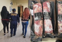 Las mujeres fueron sorprendidas cuando ocultaban la carne entre sus ropas.