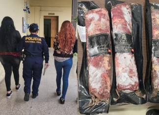 Las mujeres fueron sorprendidas cuando ocultaban la carne entre sus ropas.