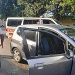 Vehículo que transitaba por la 19 calle y 4a. avenida de la zona 3 capitalina fue atacado por personas desconocidas. Foto La Hora: CVB.