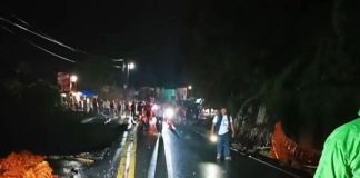 Colapso de la carretera en el km 194 de Quetzaltenango. Foto La Hora: Conred