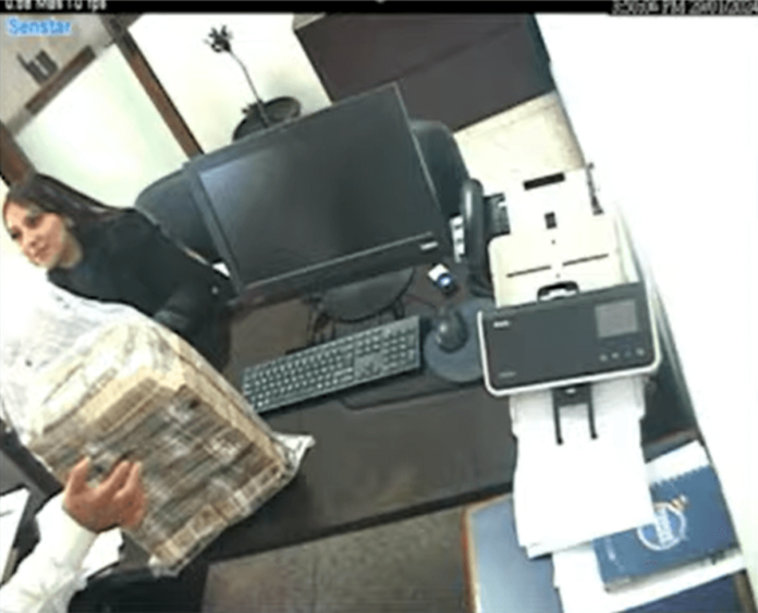 Con empresas de carton y extra financiamientos asi habria sido el desfalco millonario al CHN Con empresas de cartón y extra financiamientos, así habría sido el desfalco millonario al CHN