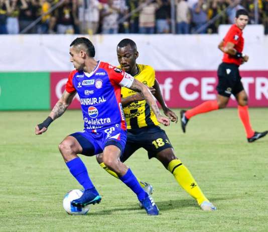 Xelaju MC vs. Real España: empate 1-1 en el partido de ida. Foto La Hora: Concacaf.
