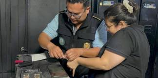 Conductora presentó denuncia contra la agente de PMT tras incidente en la zona 9 donde la acusa de lesiones. Foto La Hora: Daniel Ramírez