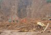 Labores de búsqueda en los derrumbes de tierra que continúan ocurriendo en el km 24 de Caes. Foto La Hora: Conred
