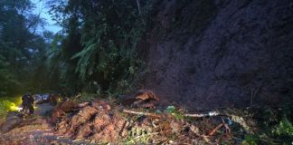 Derrumbe registrado en Quetzaltenango debido a la saturación del suelo. Foto La Hora: Conred