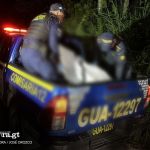 Bomberos Voluntarios localizan cuerpos en la ruta al Atlántico. Foto La Hora: José Orozco.
