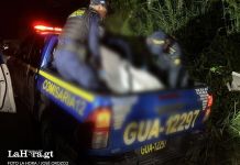 Bomberos Voluntarios localizan cuerpos en la ruta al Atlántico. Foto La Hora: José Orozco.