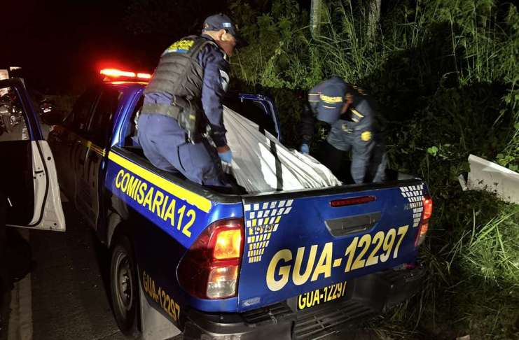 Bomberos Voluntarios reportaron personas fallecidas en la ruta al Atlántico. Foto Bomberos Voluntarios