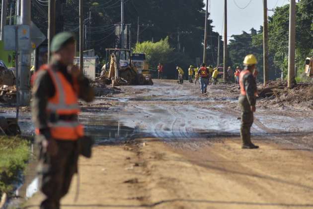 Cuarto día de trabajos en el km 24 de carretera a El Salvador. Foto La Hora: José Orozco