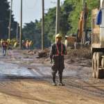 Cuarto día de trabajos en el km 24 de carretera a El Salvador. Foto La Hora: José Orozco