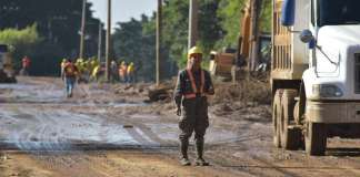 Cuarto día de trabajos en el km 24 de carretera a El Salvador. Foto La Hora: José Orozco