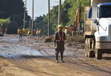 En imágenes: Cuarto día de labores tras derrumbe en km 24 de Carretera a El Salvador Cuarto día de trabajos en el km 24 de carretera a El Salvador. Foto La Hora: José Orozco