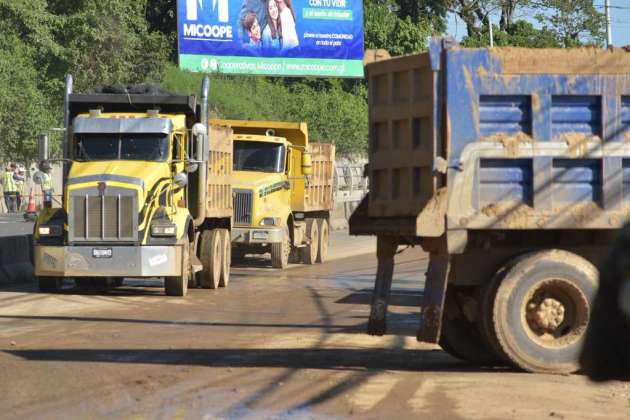 Cuarto día de trabajos en el km 24 de carretera a El Salvador. Foto La Hora: José Orozco