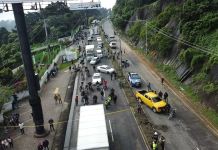 Derrumbe en Carretera a El Salvador: estas son las rutas alternas recomendadas Derrumbe en el kilómetro 24 de la Carretera a El Salvador. Foto La Hora: Covial.