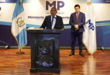Jefe de la FECI, Rafael Curruchiche y fiscal Mario Véliz. Foto La Hora: Daniel Ramírez