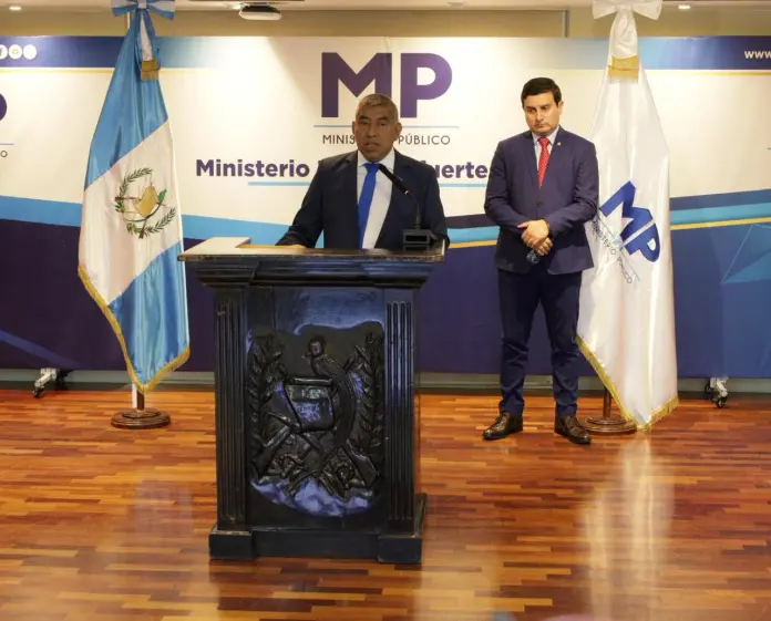 Jefe de la FECI, Rafael Curruchiche y fiscal Mario Véliz. Foto La Hora: Daniel Ramírez Jefe de la FECI, Rafael Curruchiche y fiscal Mario Véliz. Foto La Hora: Daniel Ramírez