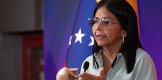 Delcy Rodríguez se pronuncia para decir que el artículo de Miami Herald es falso.
