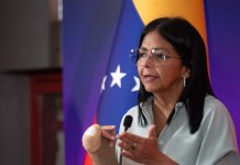 EFE: Delcy Rodríguez se pronuncia y llama falso al artículo sobre supuesta propuesta a EE. UU. de un Gobierno sin Maduro Delcy Rodríguez, presidenta encargada de Venezuela, tiene previsto visitar EE.UU. para reunirse con Donald Trump.