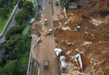 Municipalidad de Fraijanes anuncia cierre total tras derrumbe en carretera a El Salvador Derrumbe del kilómetro 24 de la carretera a El Salvador. Foto La Hora: Covial