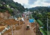 Covial trabaja en el retiro de tierra y habilitación de paso en carretera a El Salvador, km 24.5. Foto La Hora: Covial