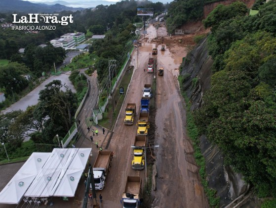 Panorama aéreo en el derrumbe del km 24 de carretera a El Salvador. Foto La Hora: Fabricio Alonzo