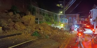 Derrumbe en el kilómetro 8.5 ruta Muxbal. Foto La Hora: PMT Santa Catarina Pinula.