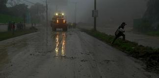 Derrumbe en el kilómetro 24 de la Carretera a El Salvador. Foto La Hora: Daniel Ramírez.