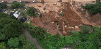 Nuevo deslizamiento en km 24 de carretera a El Salvador. Foto La Hora: Fabricio Alonzo