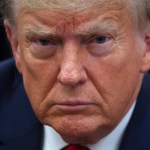 Donald Trump anuncia el 100 % de aranceles para China.