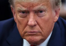 EFE: Trump anuncia aranceles del 100 % para China por su postura comercial «hostil» Donald Trump anuncia el 100 % de aranceles para China.