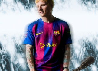 Ed Sheeran vistiendo una T-shirt del FC Barcelona.