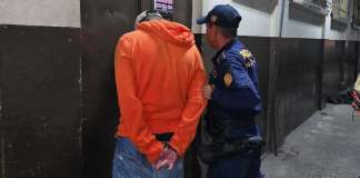 Presuntos estafadores capturados por PNC. Foto La Hora: PNC.
