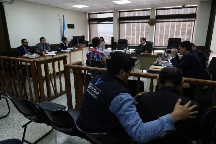 Estilistas El Tribunal Quinto de Sentencia Penal absolvió a tres estilistas que fueron acusados de secuestro, robo y violación tras inconsistencias en declaración de víctima. Foto La Hora: Daniel Ramírez