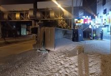Cabezal que volcó en zona 2 de la ciudad capital fue multado con Q5 mil y propietario pagará daños a postes FOTO PMT CAMIoN VOLCADO EL SAUCE (1)