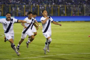 En una noche mágica, Guatemala vence a El Salvador 0-1