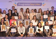 Fundación Bi clausura el programa “Soy Líder” con certificación internacional Representantes de Fundación Bi, FranklinCovey y de los 13 centros educativos que forman parte del programa "Soy Líder". Foto: La Hora/ José Orozco.