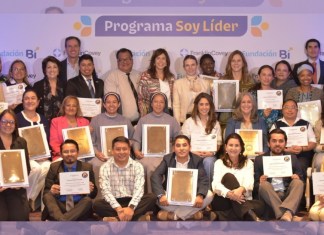 Representantes de Fundación Bi, FranklinCovey y de los 13 centros educativos que forman parte del programa "Soy Líder". Foto: La Hora/ José Orozco.